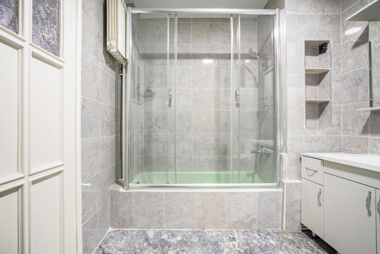 Spacious Flat Near Caddebostan Coast Apartment อิสตันบูล ภายนอก รูปภาพ